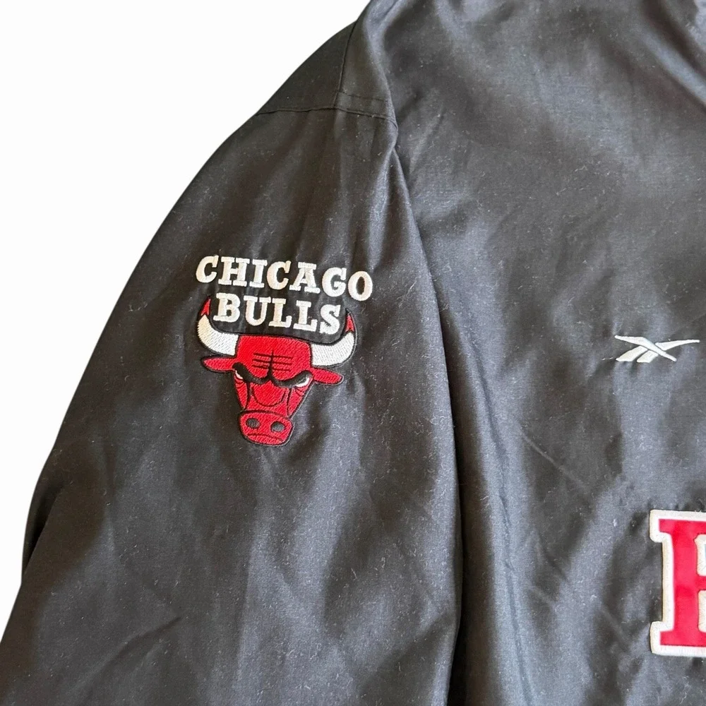 Vintage 90's Reebok NBA Chicago Bulls Black V-neck Warm Up Pullover Jacket XL